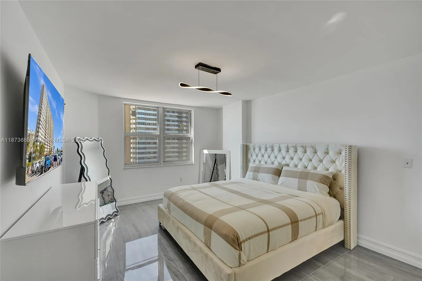 1950 S Ocean Dr, #8J