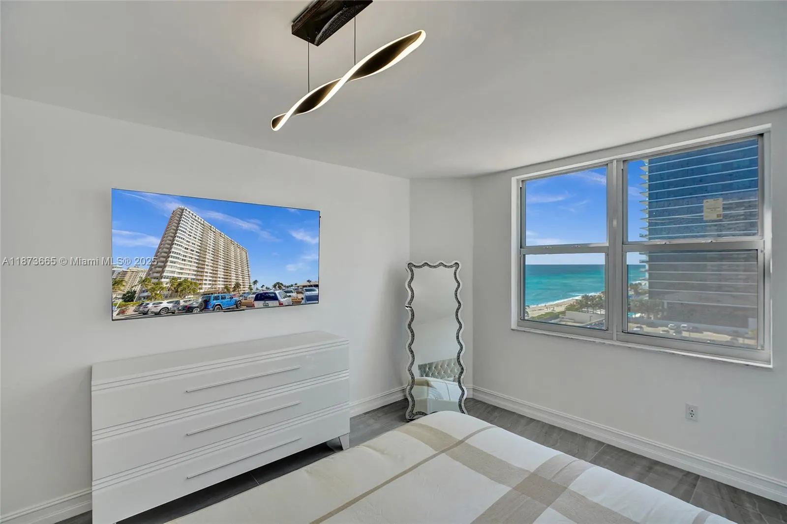 1950 S Ocean Dr, #8J