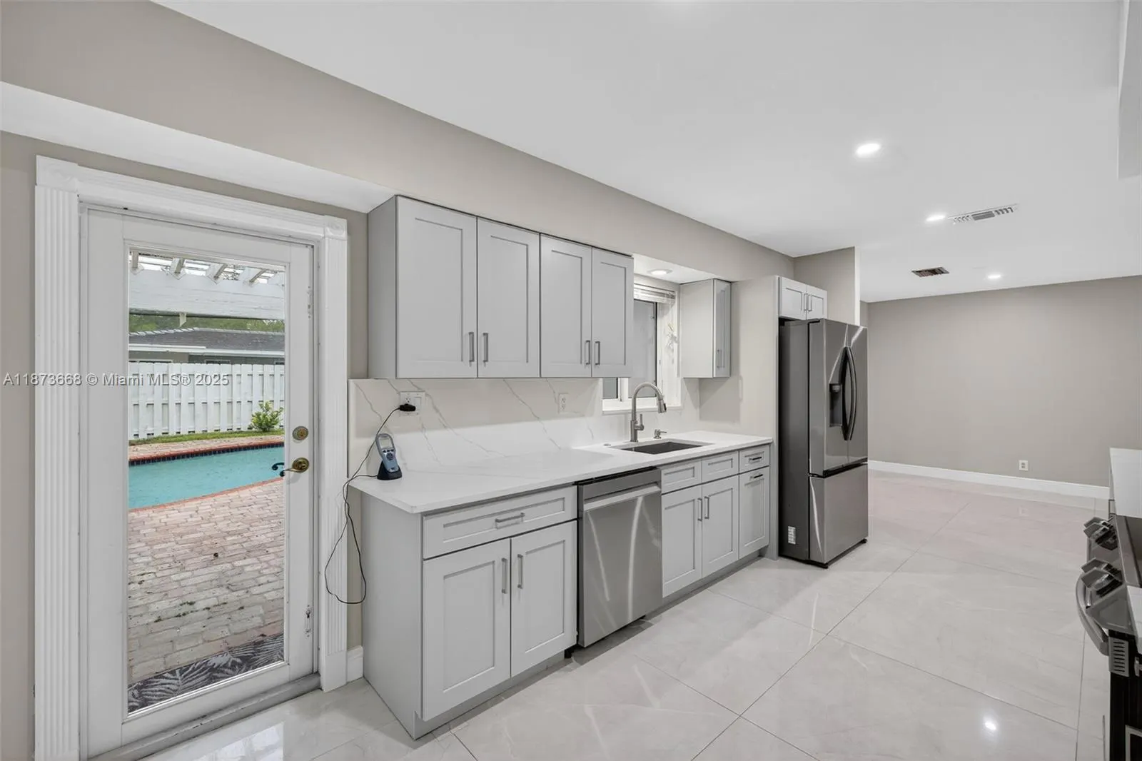2201 NE 52nd St