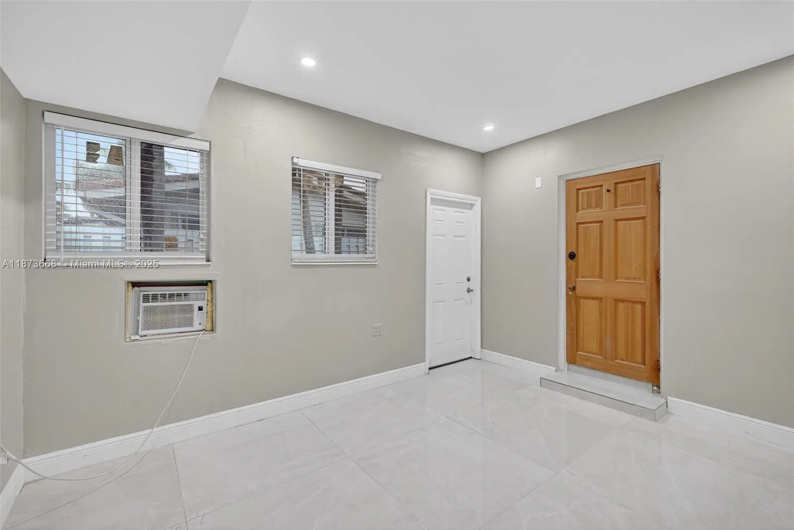 2201 NE 52nd St