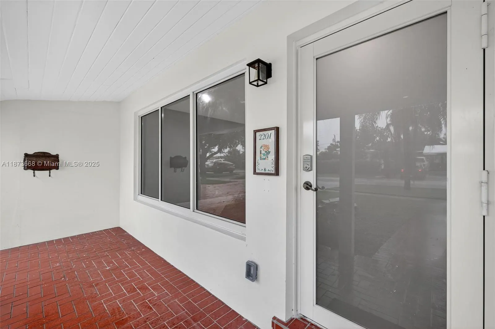 2201 NE 52nd St