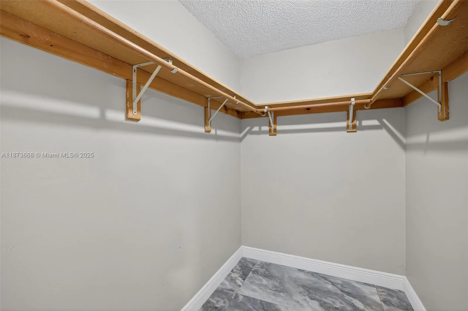 2201 NE 52nd St