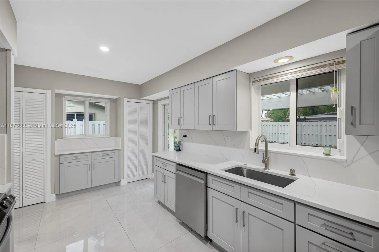 2201 NE 52nd St