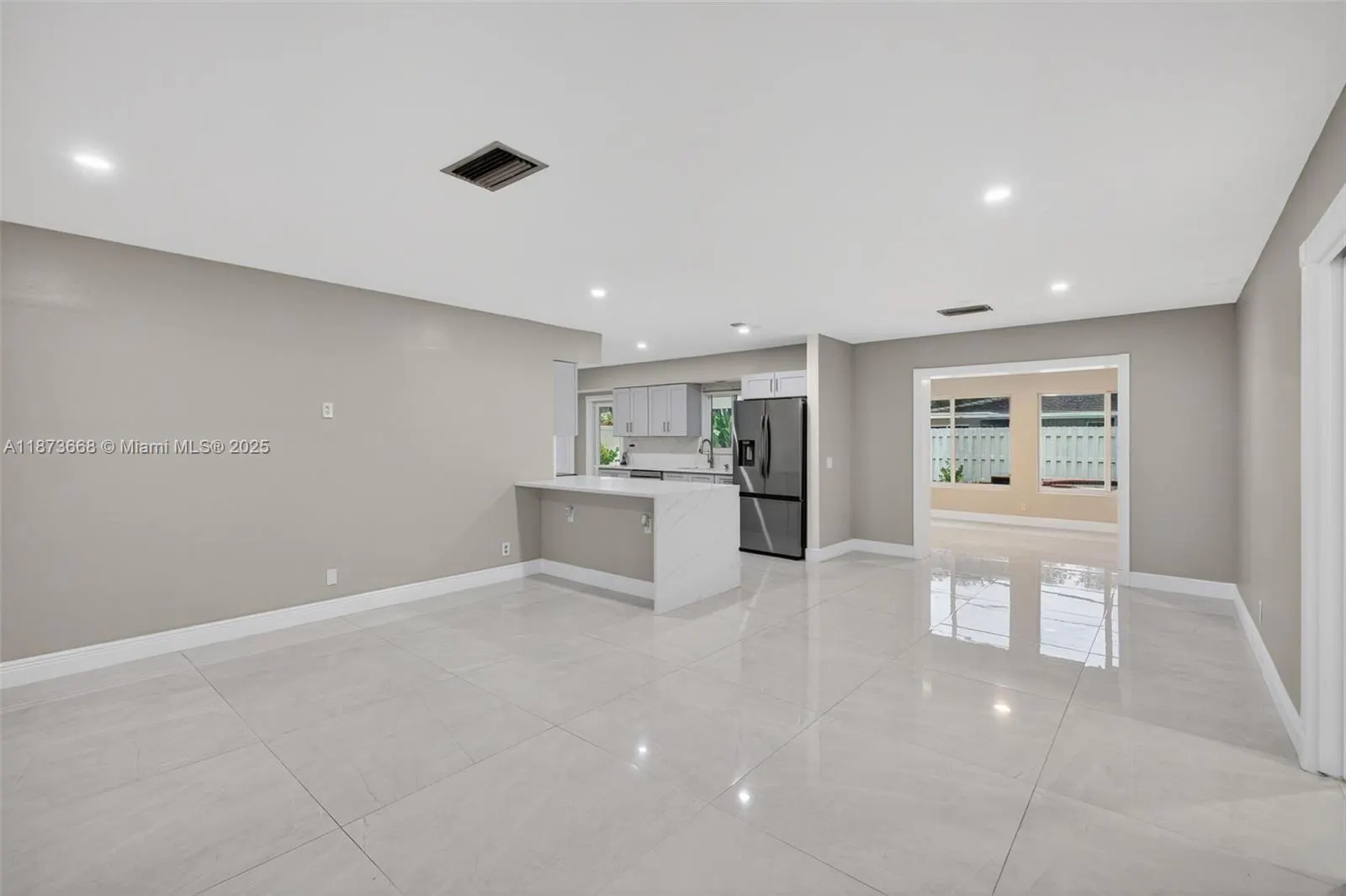 2201 NE 52nd St