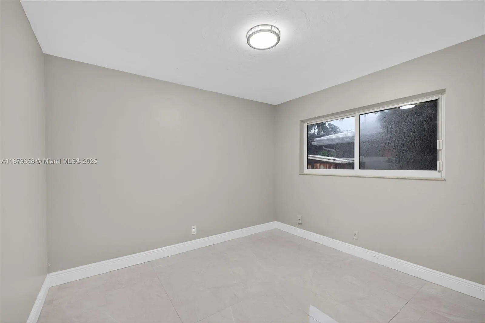 2201 NE 52nd St