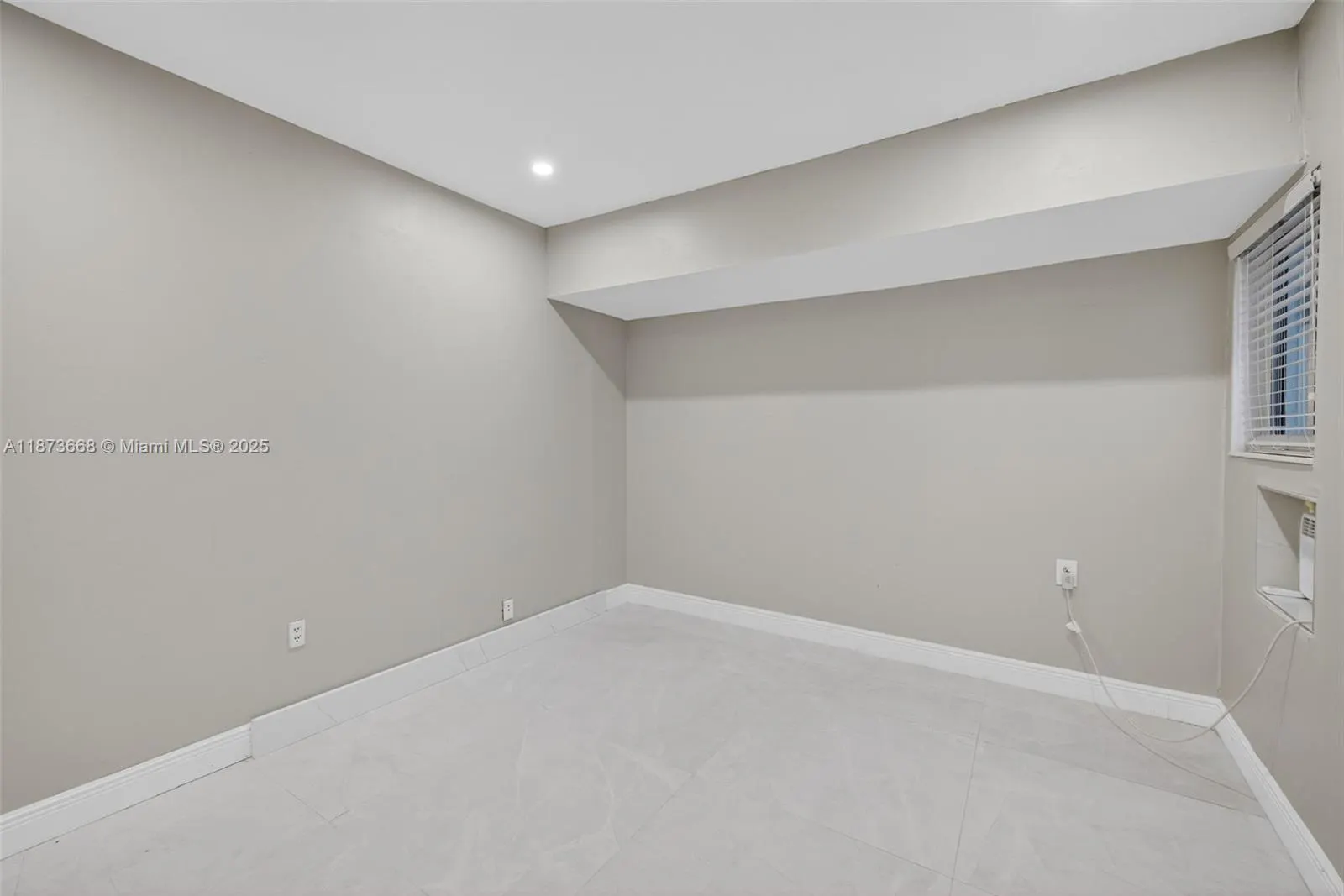 2201 NE 52nd St