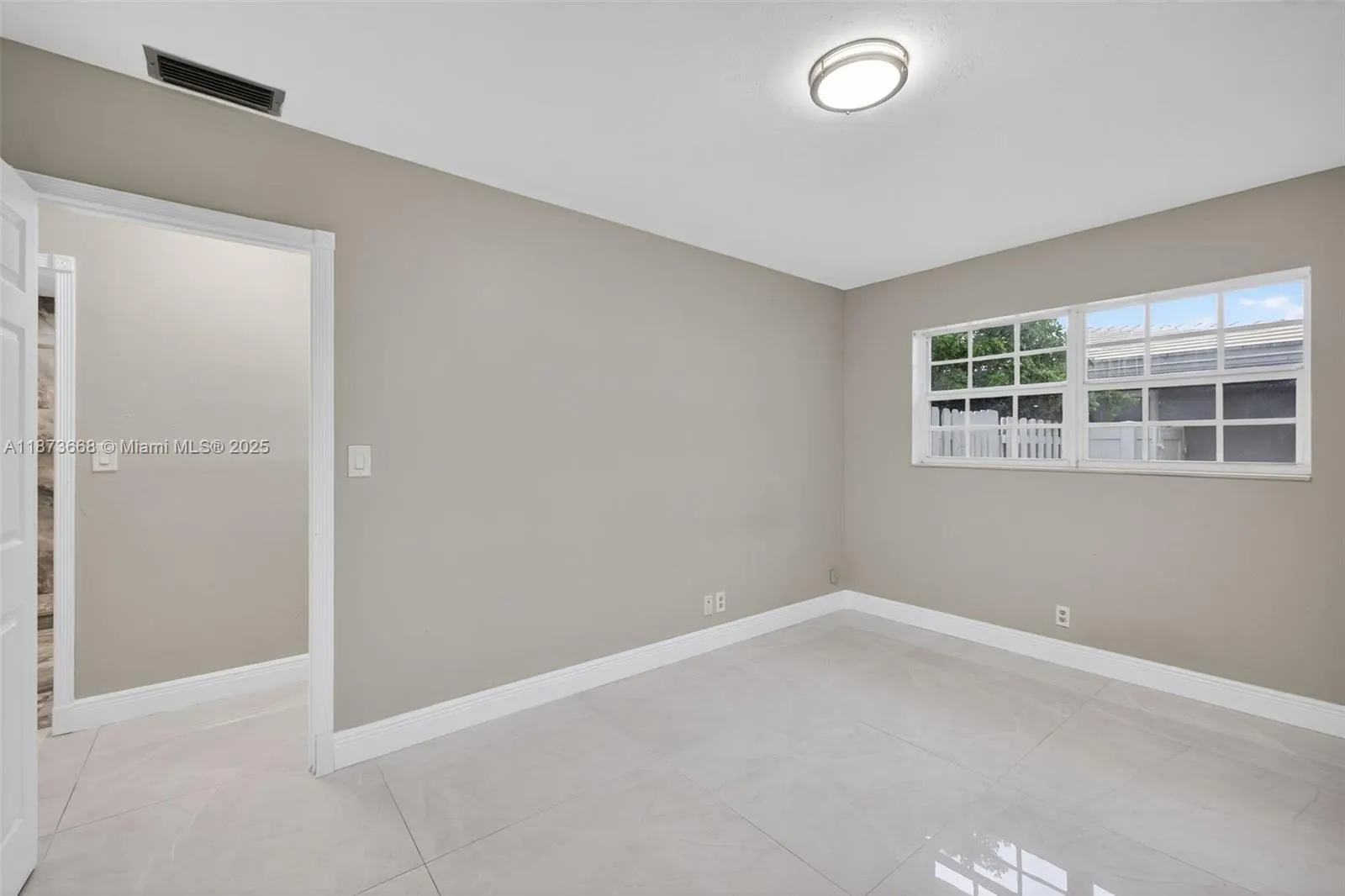 2201 NE 52nd St