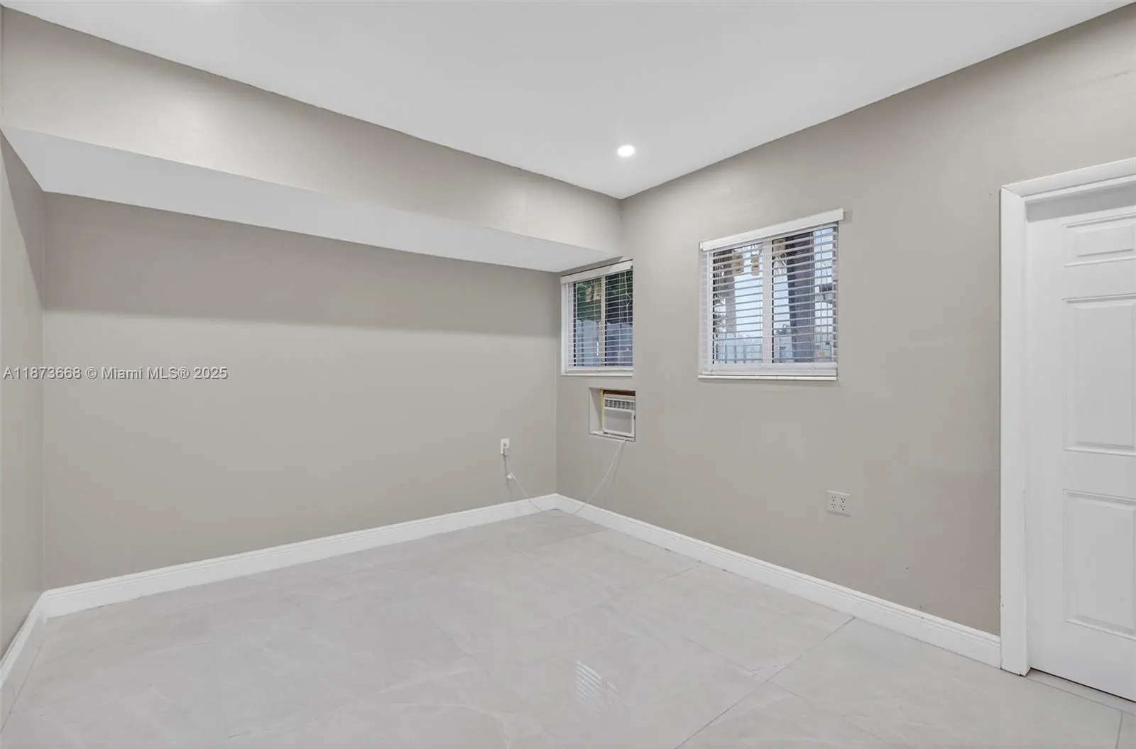 2201 NE 52nd St