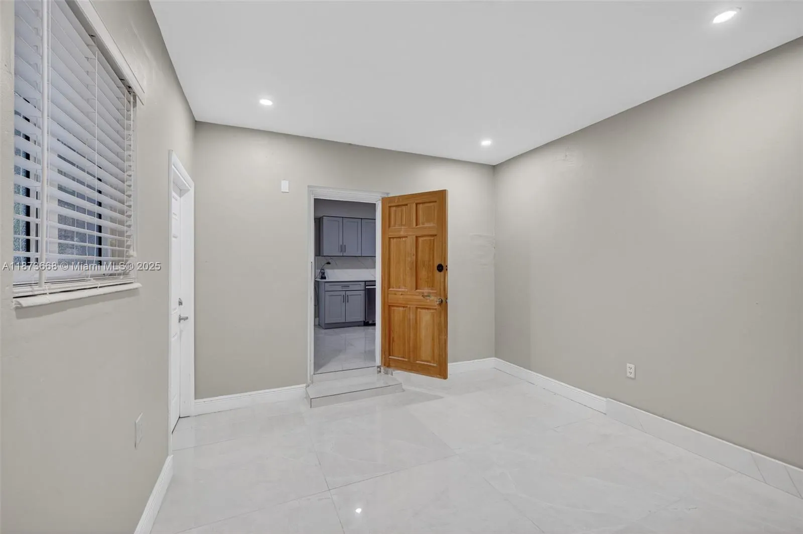 2201 NE 52nd St