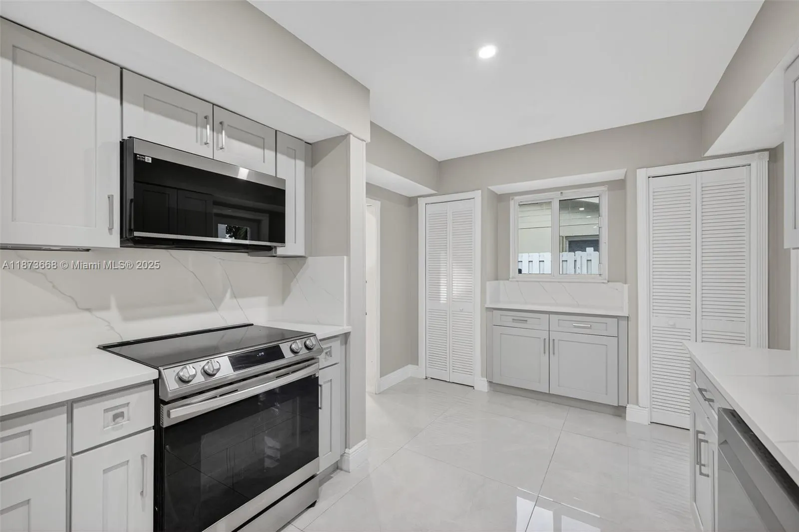 2201 NE 52nd St