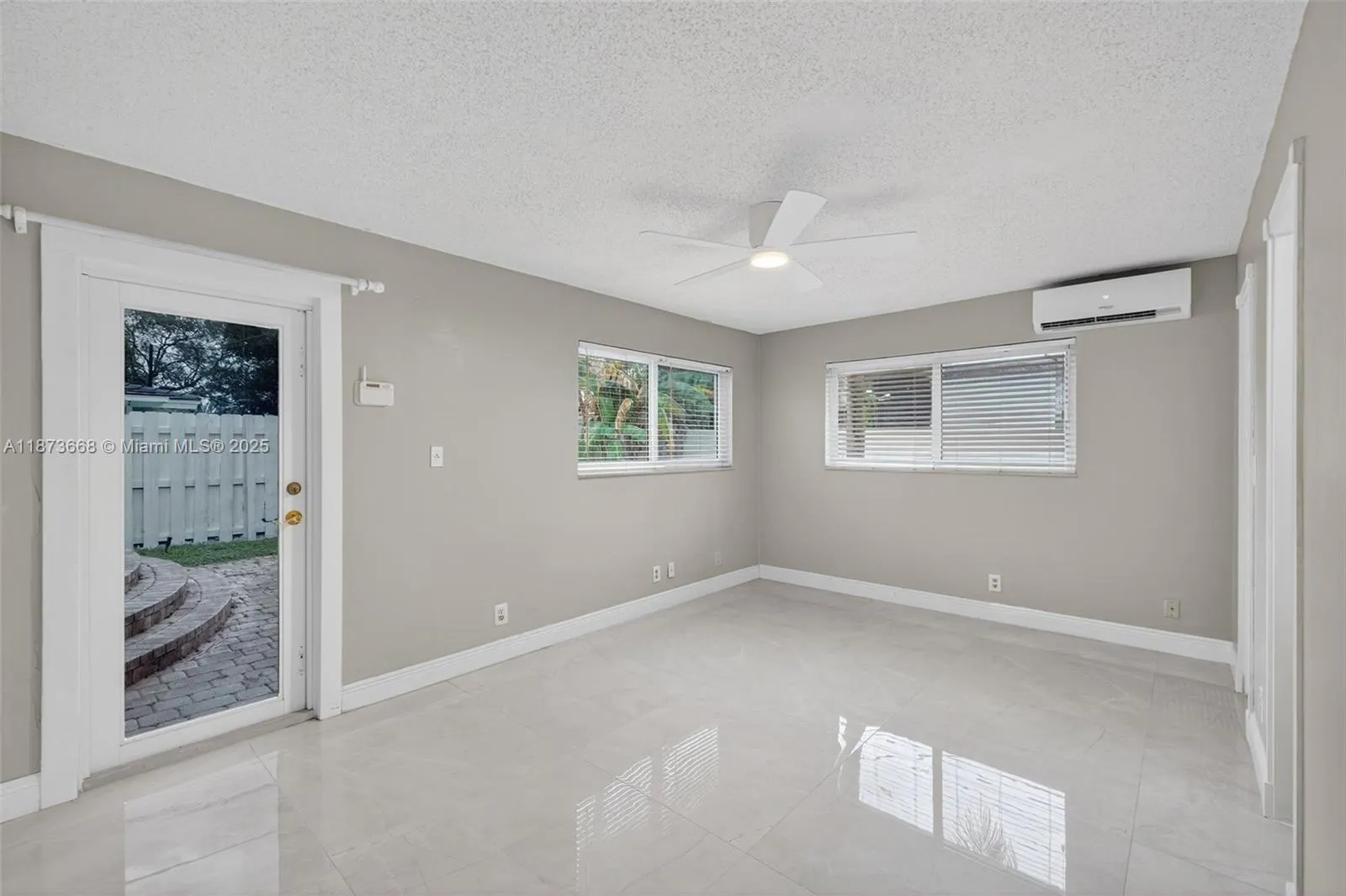 2201 NE 52nd St