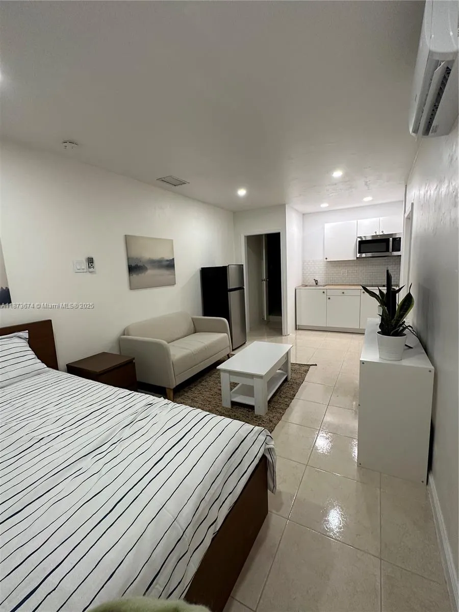 822 Avenida Hermosa