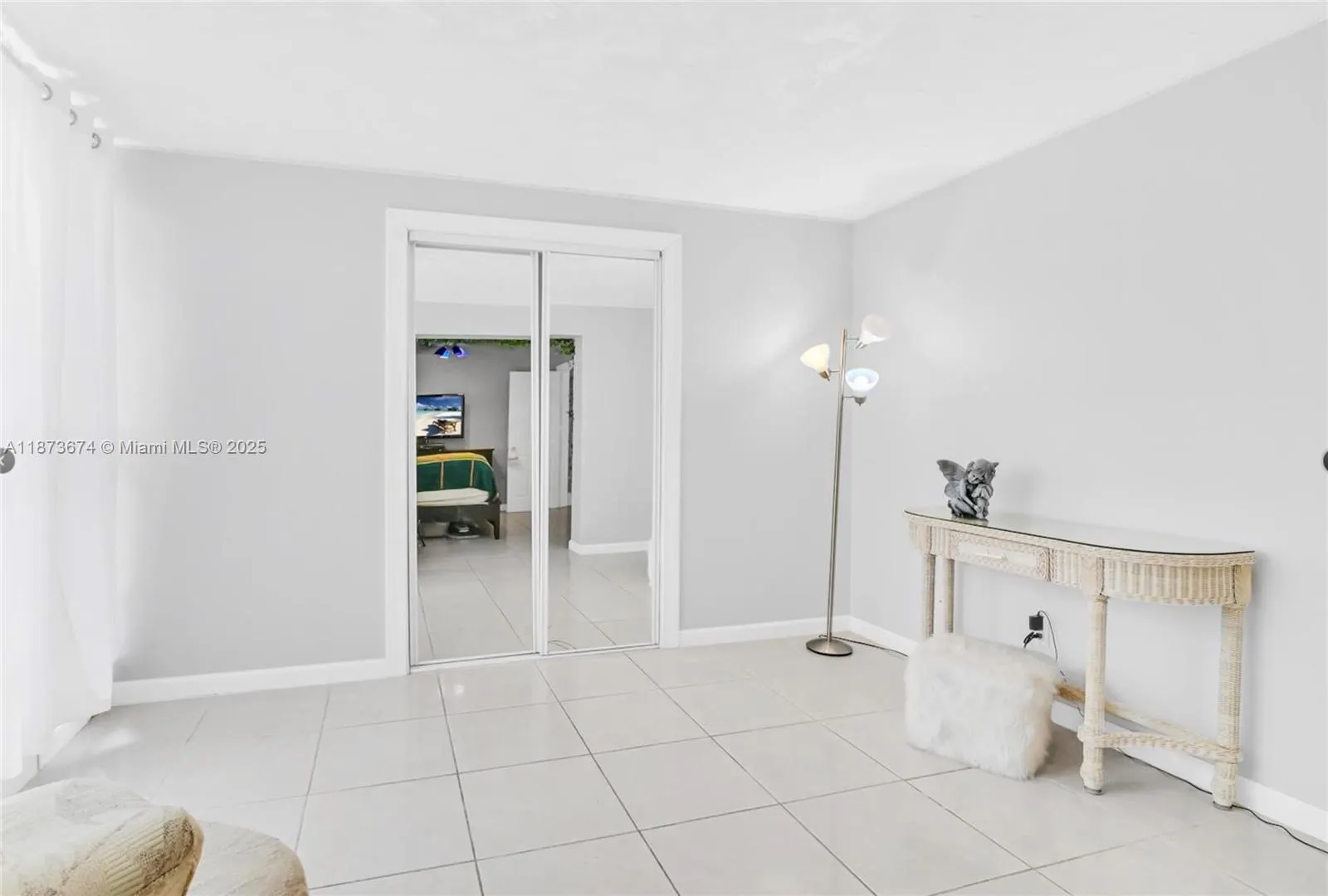 822 Avenida Hermosa