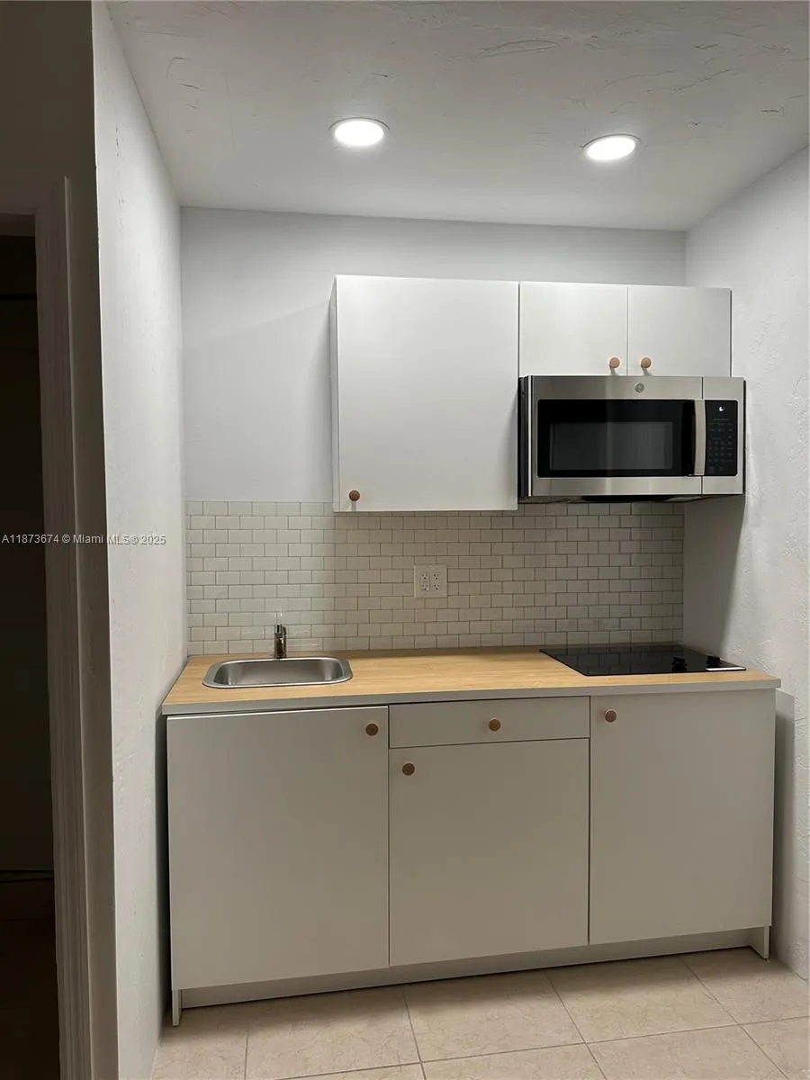 822 Avenida Hermosa