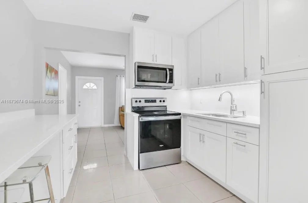 822 Avenida Hermosa