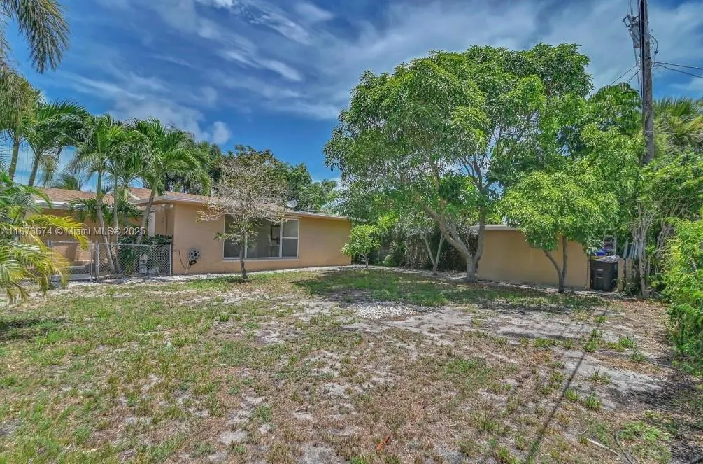 822 Avenida Hermosa