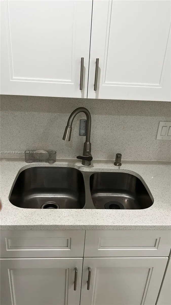 822 Avenida Hermosa