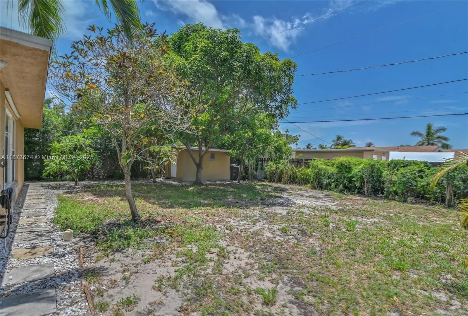 822 Avenida Hermosa