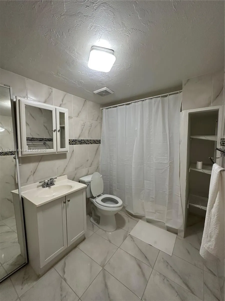 822 Avenida Hermosa