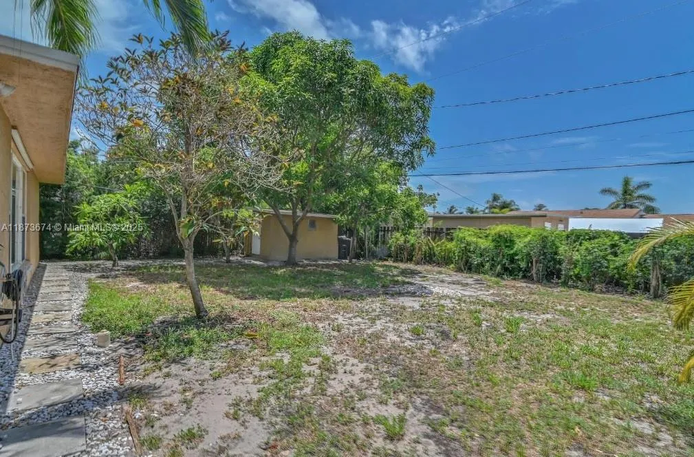822 Avenida Hermosa