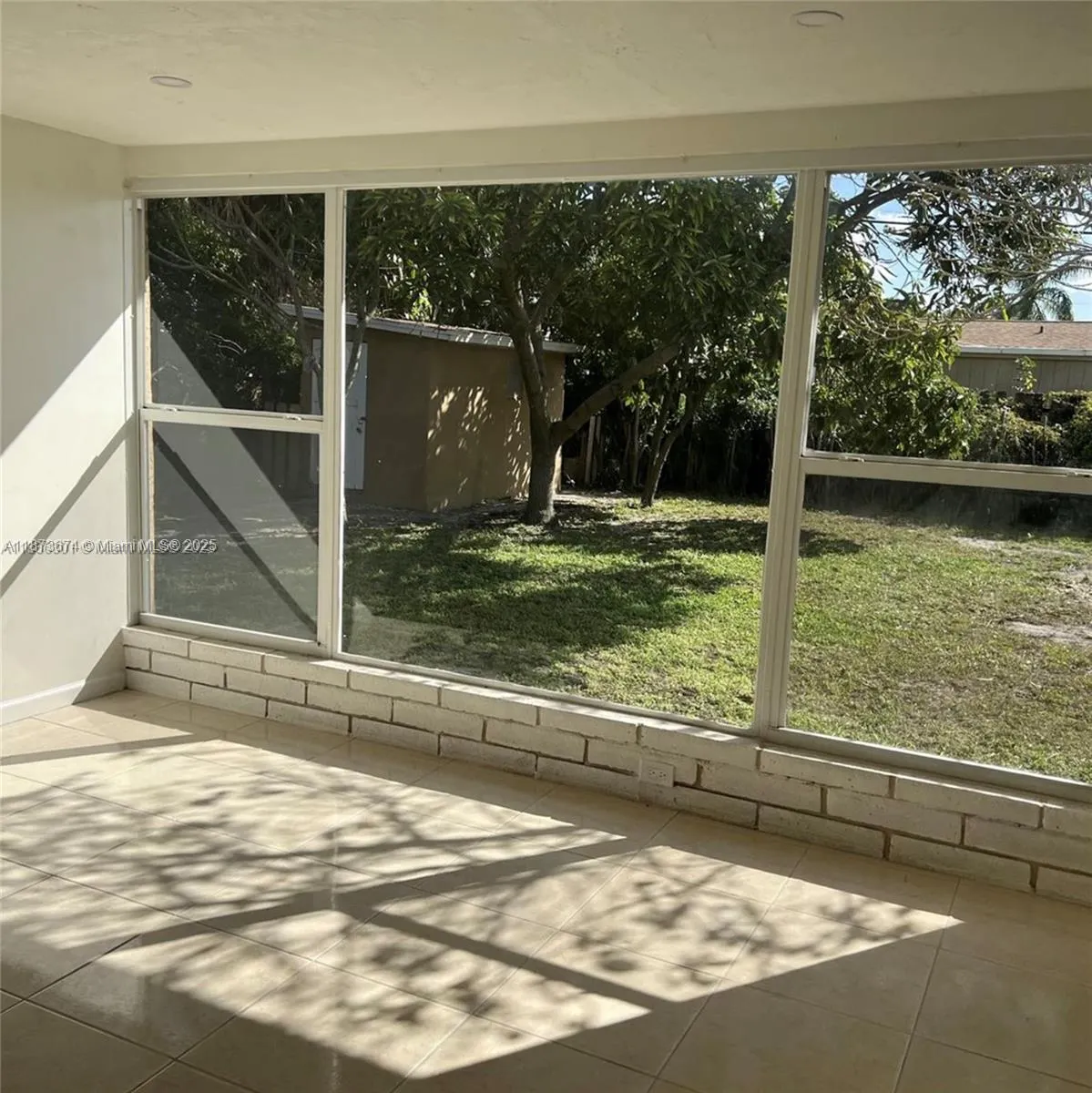 822 Avenida Hermosa