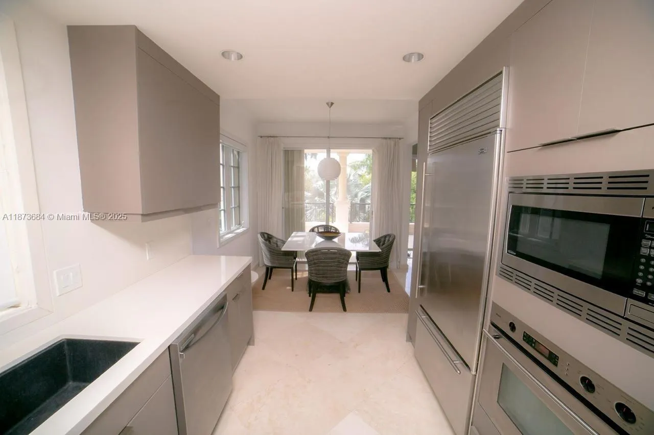 19227 Fisher Island Dr, #19227