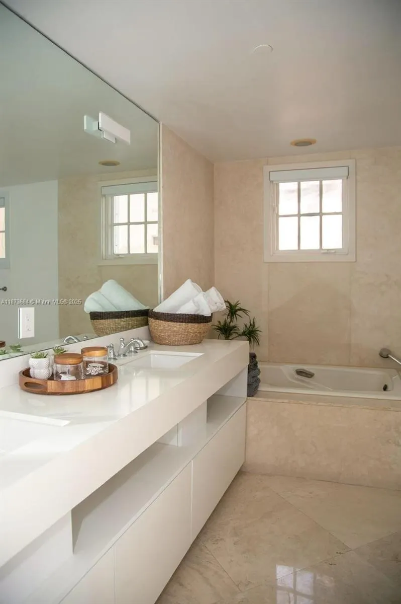 19227 Fisher Island Dr, #19227