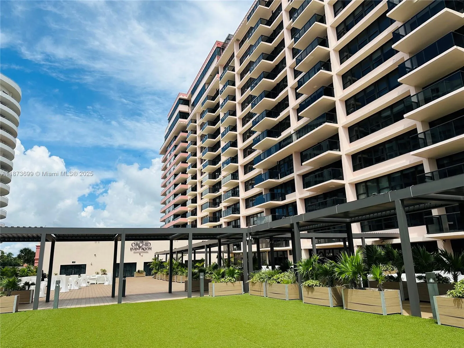 5225 Collins Ave, #515
