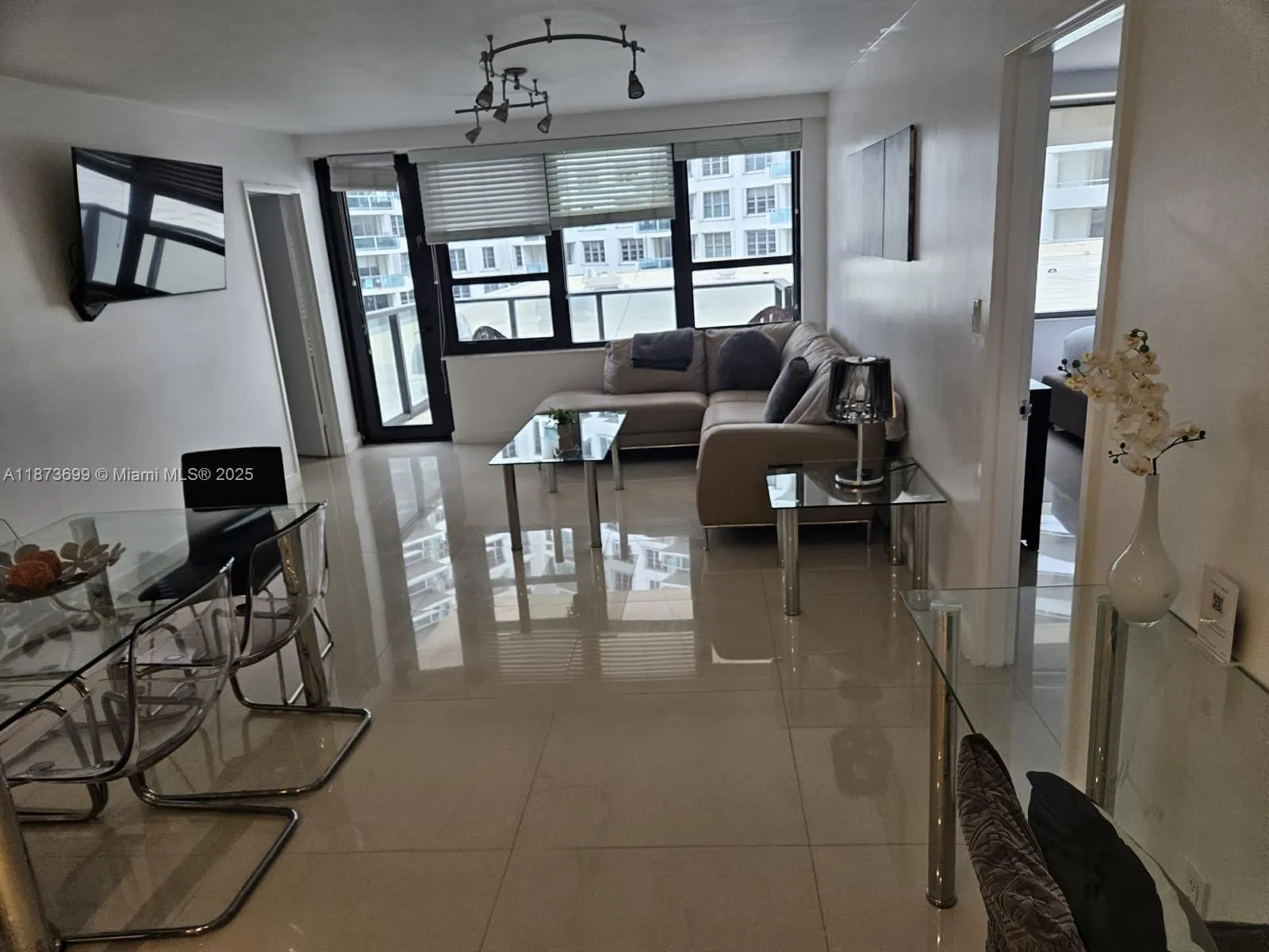 5225 Collins Ave, #515
