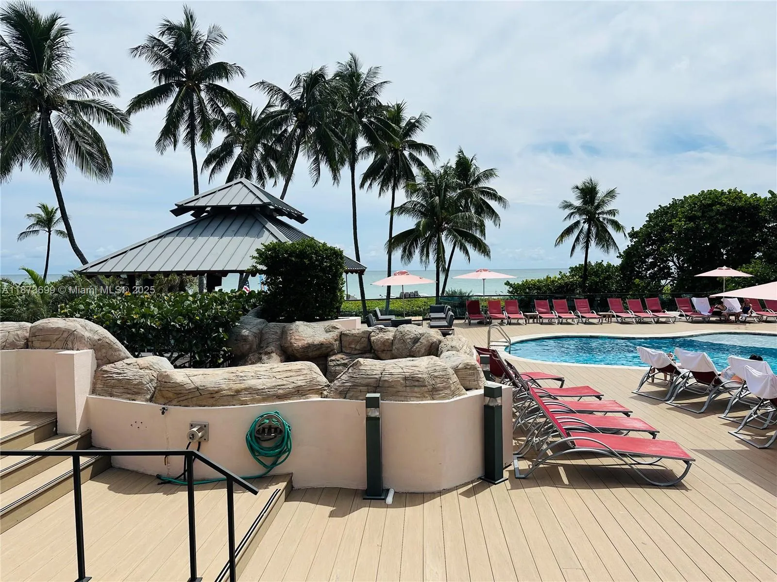 5225 Collins Ave, #515