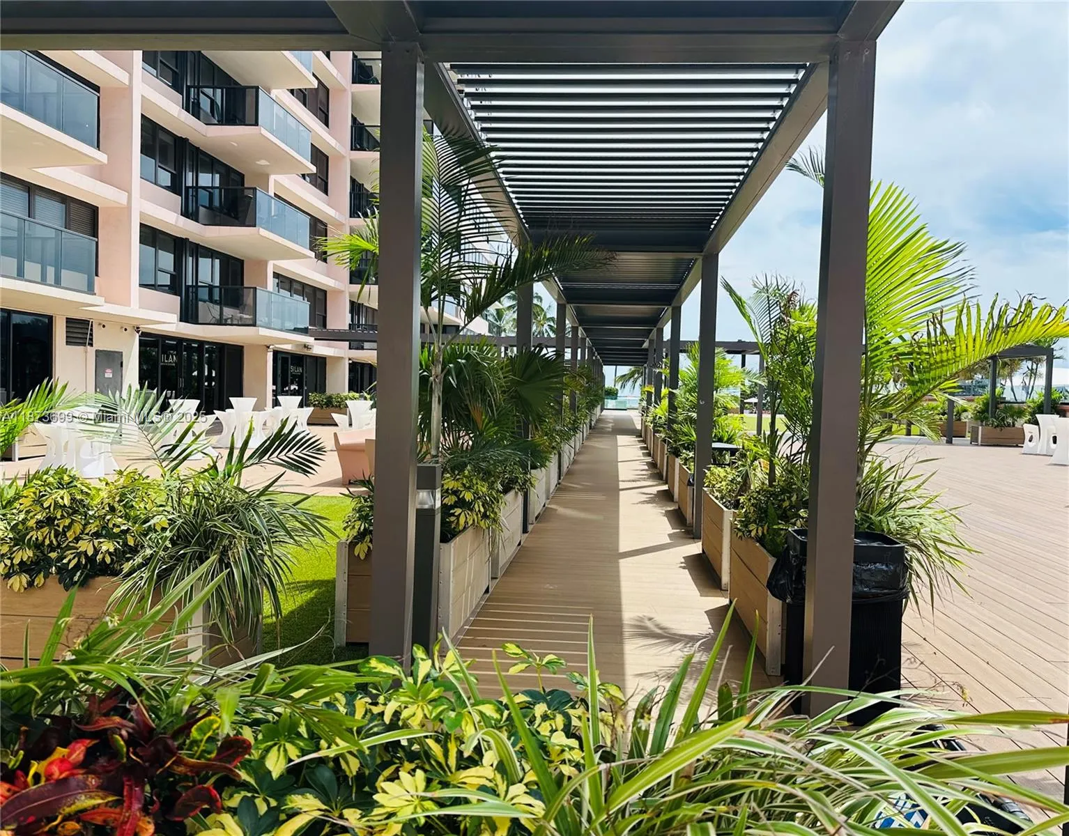 5225 Collins Ave, #515