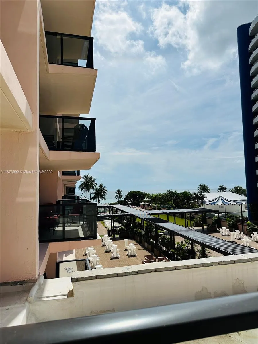 5225 Collins Ave, #515