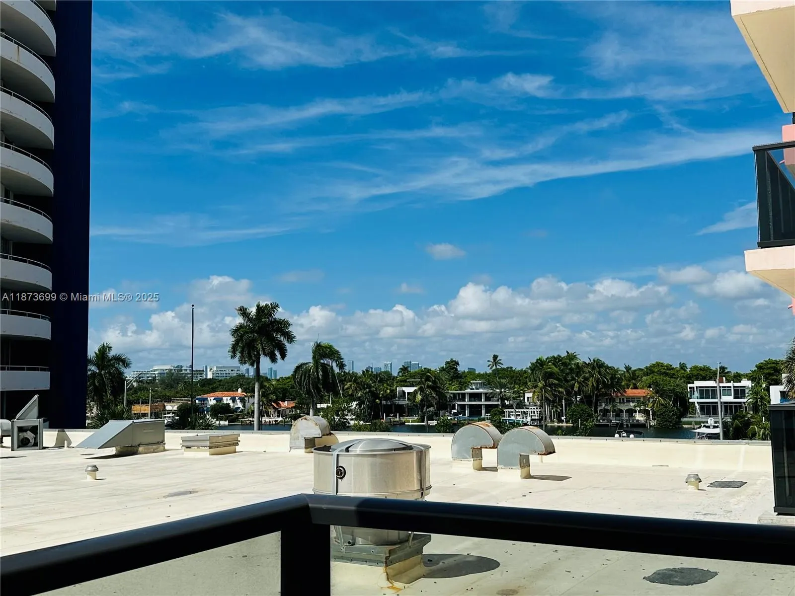 5225 Collins Ave, #515