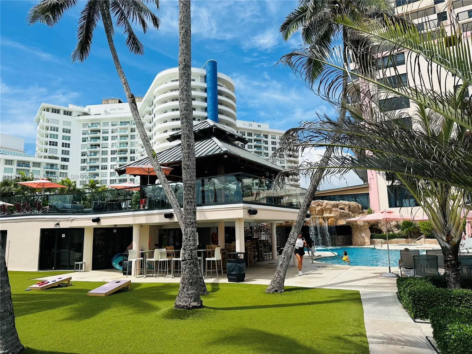 5225 Collins Ave, #515