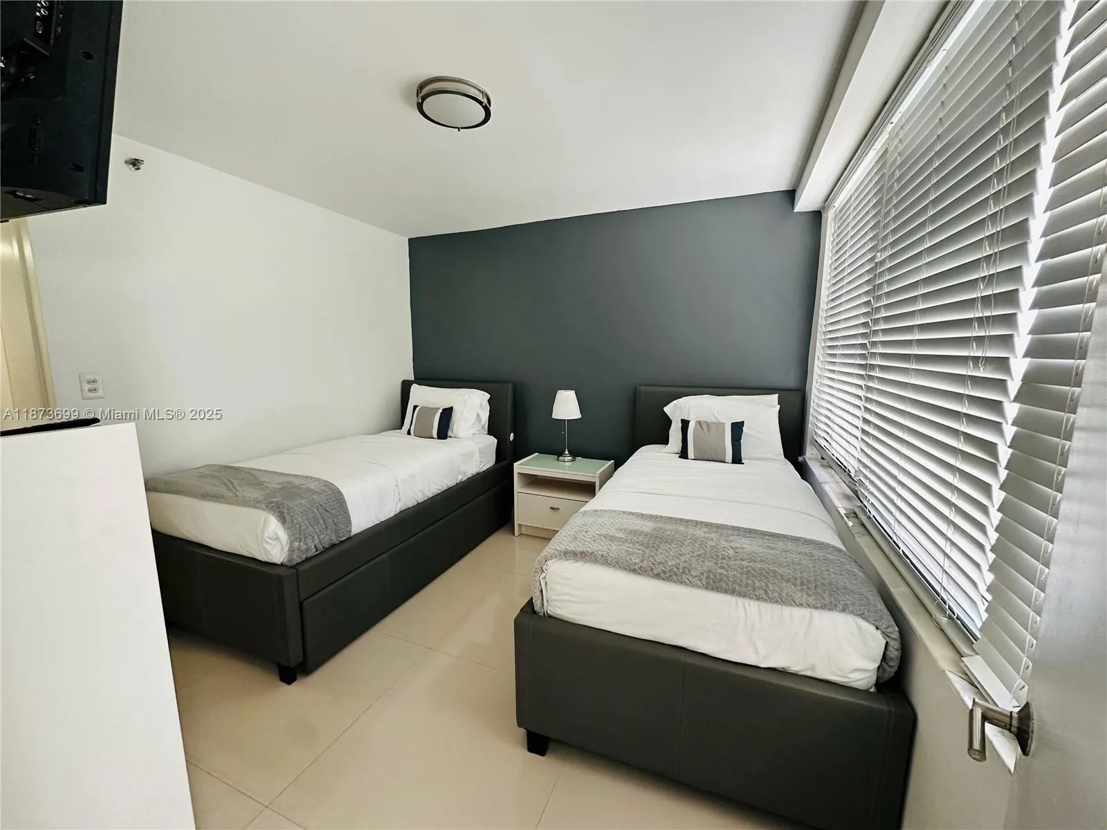 5225 Collins Ave, #515