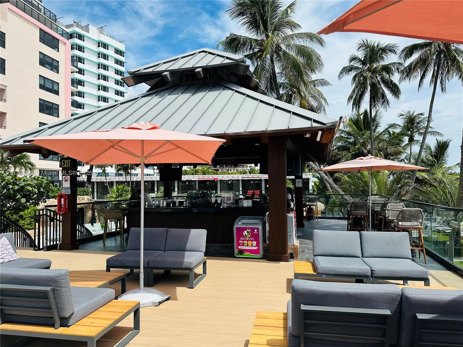5225 Collins Ave, #515