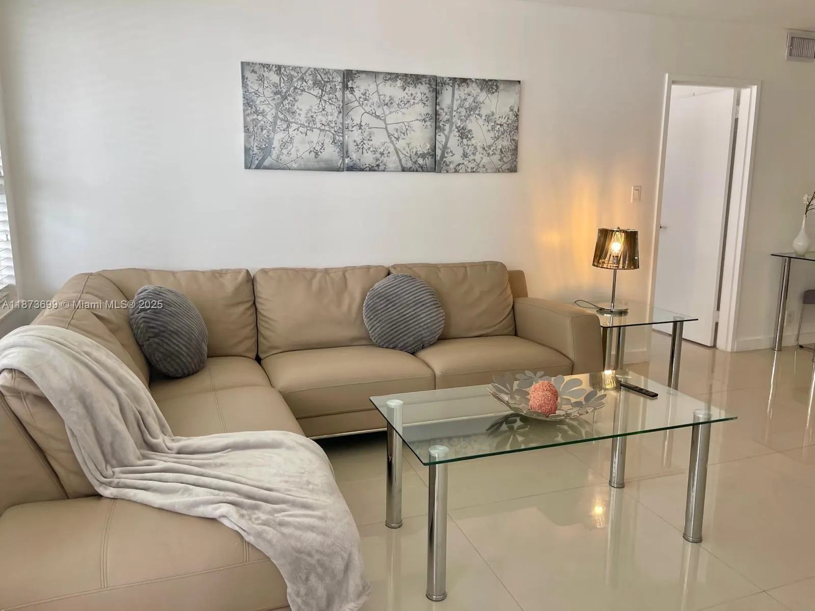 5225 Collins Ave, #515