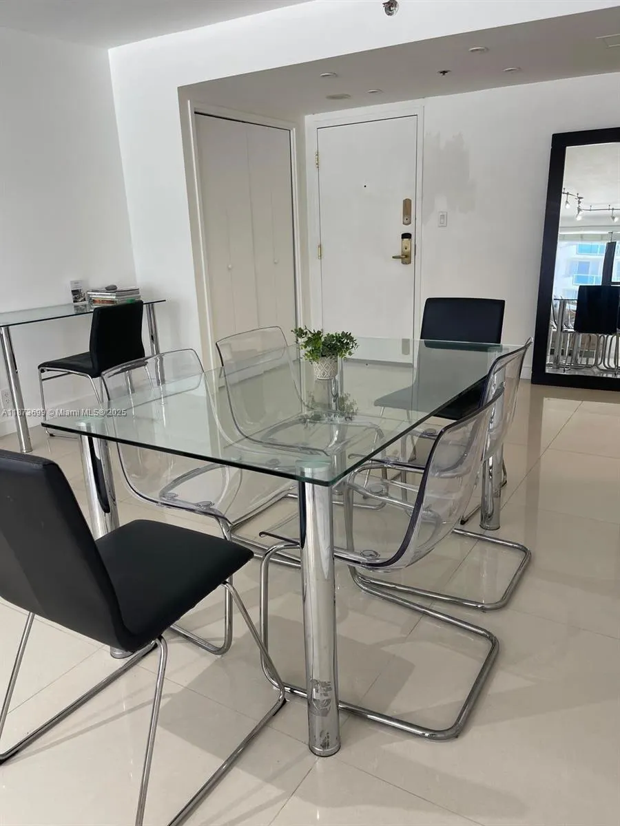 5225 Collins Ave, #515