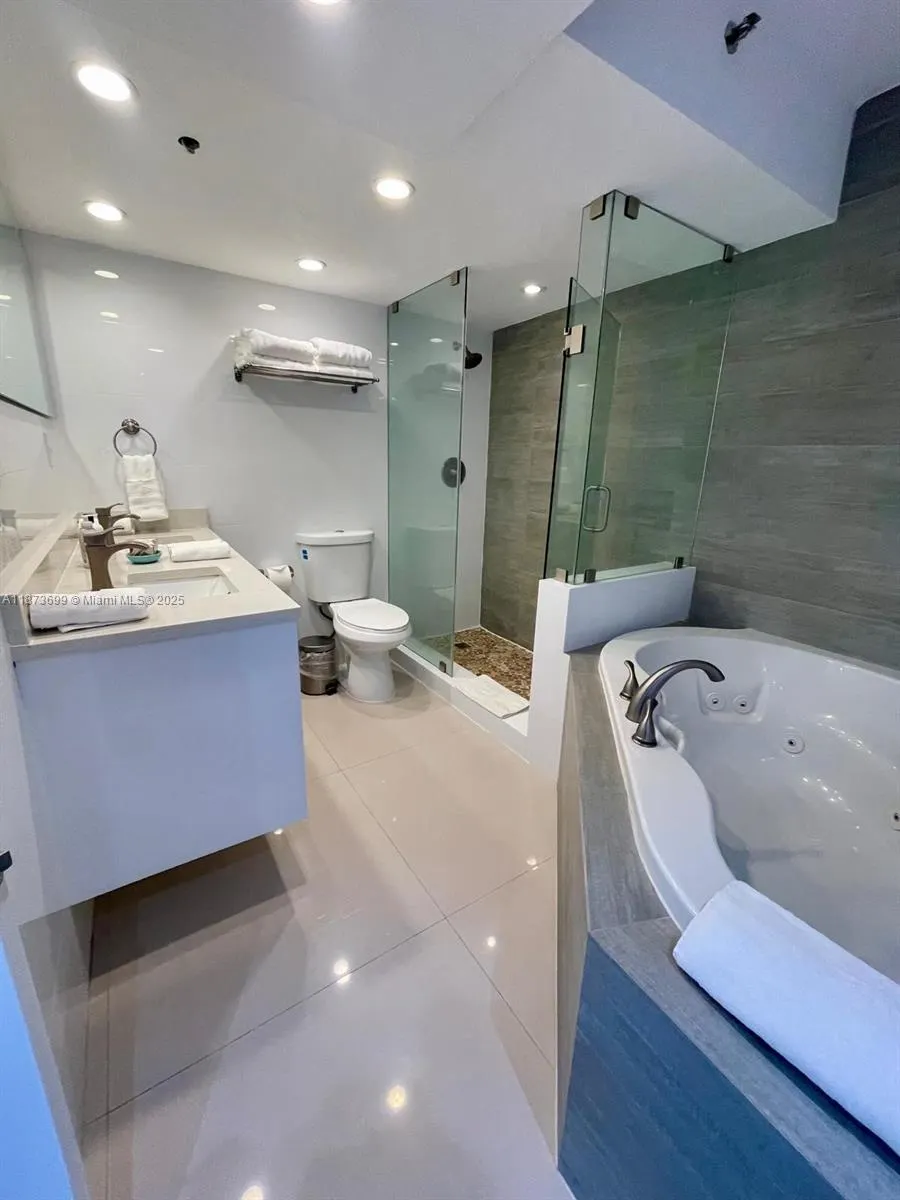 5225 Collins Ave, #515