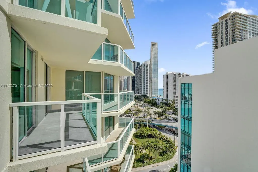 150 Sunny Isles Blvd, #1-1606