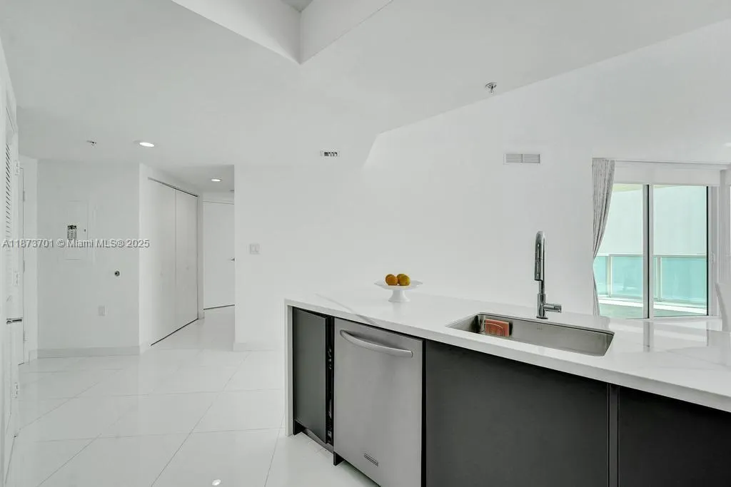 150 Sunny Isles Blvd, #1-1606