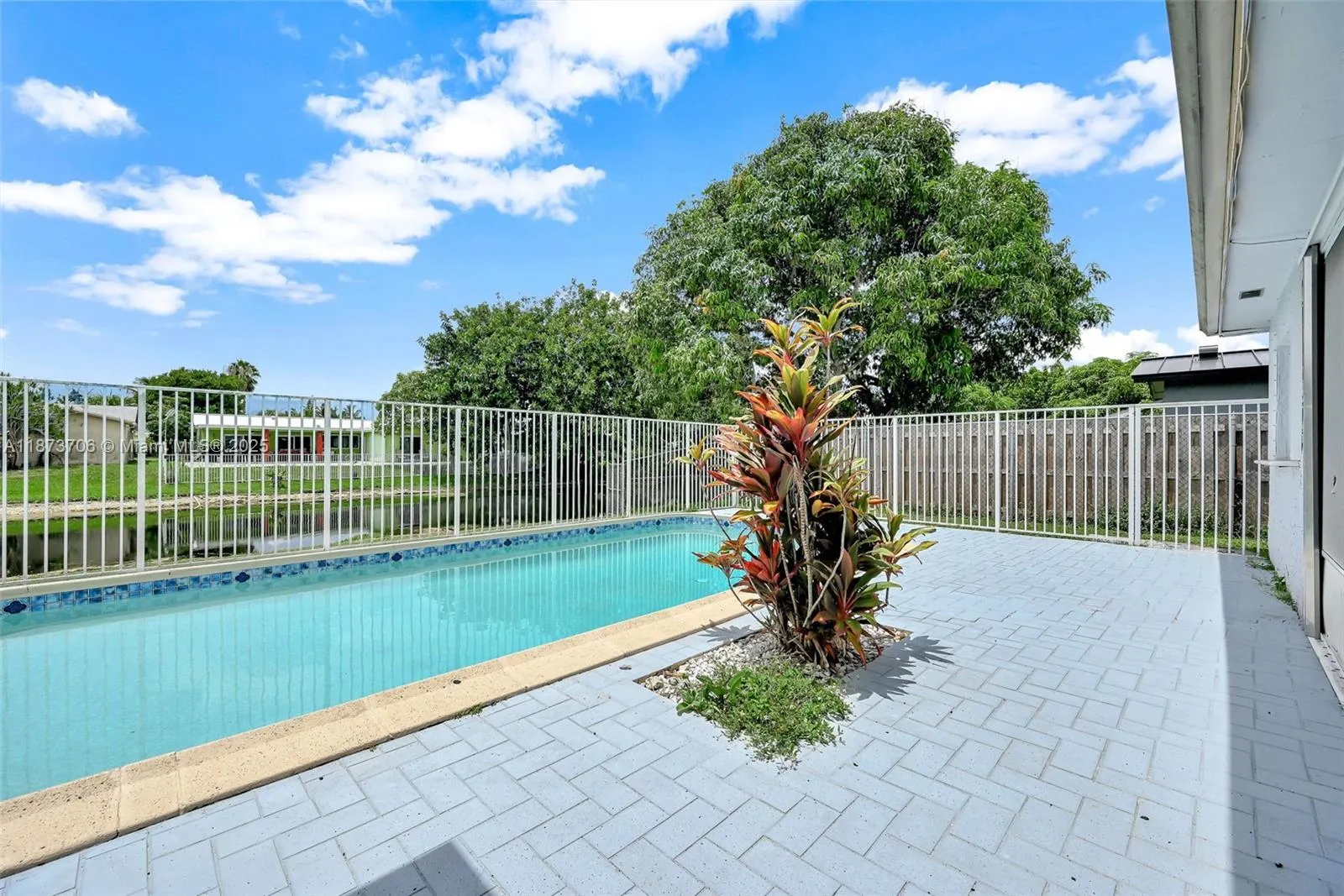 9480 NW 24th Pl
