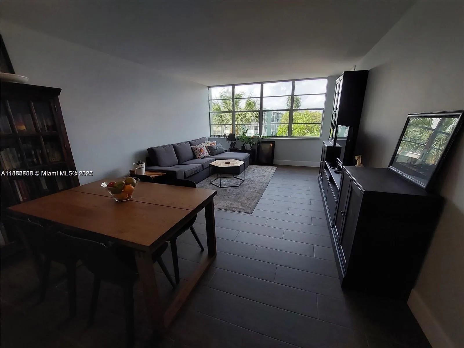 2741 Taft St, #305