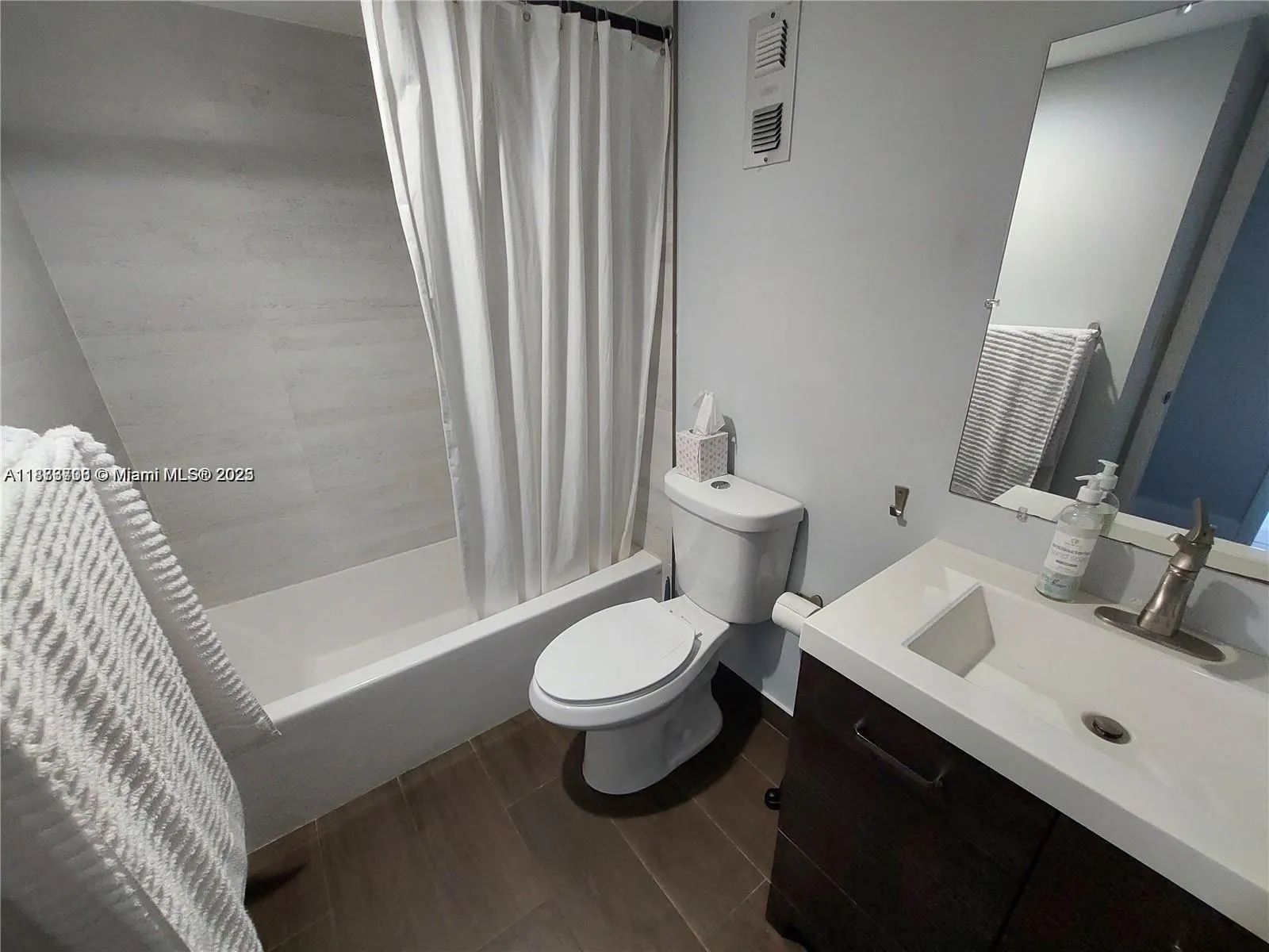2741 Taft St, #305