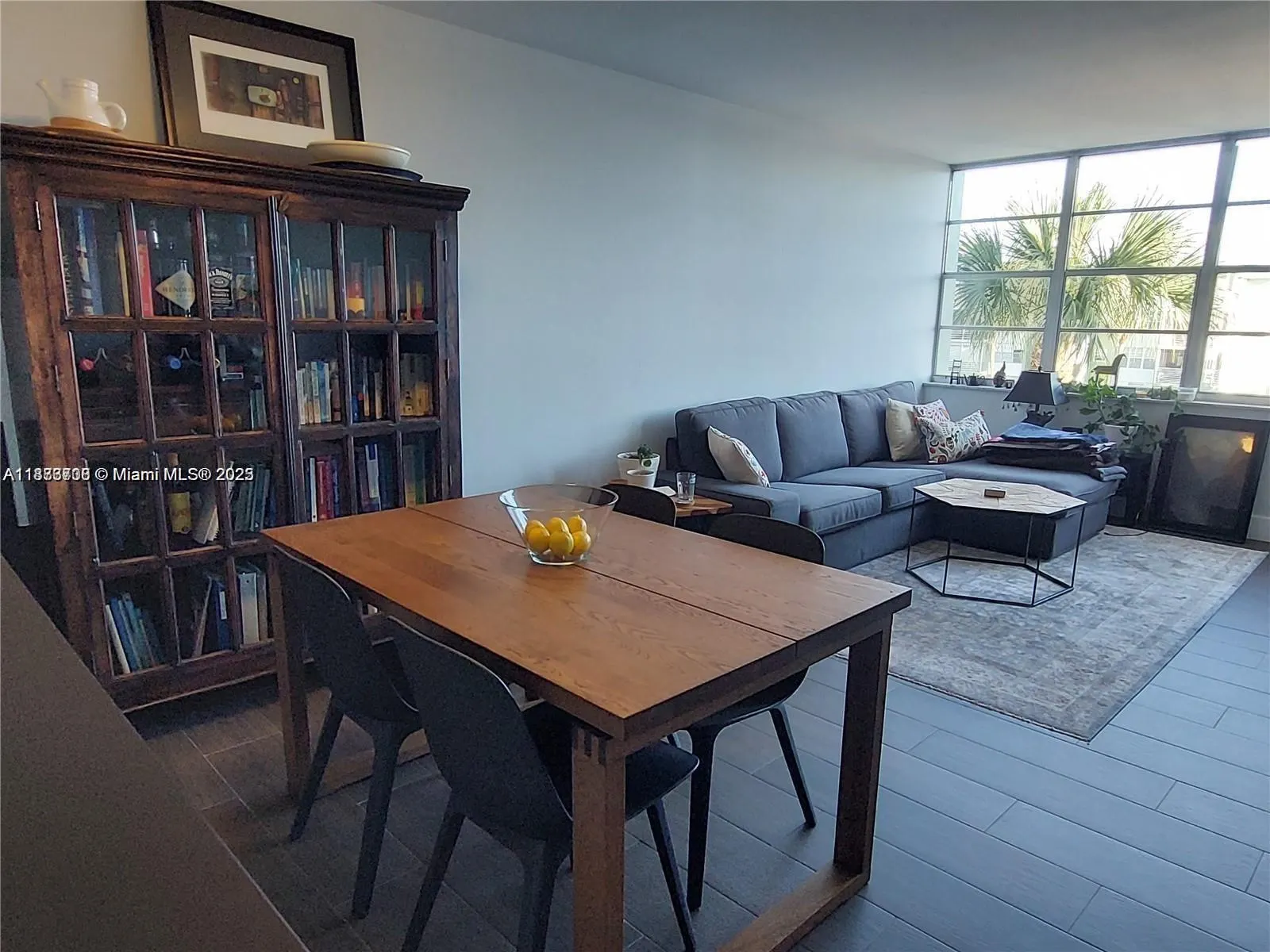 2741 Taft St, #305