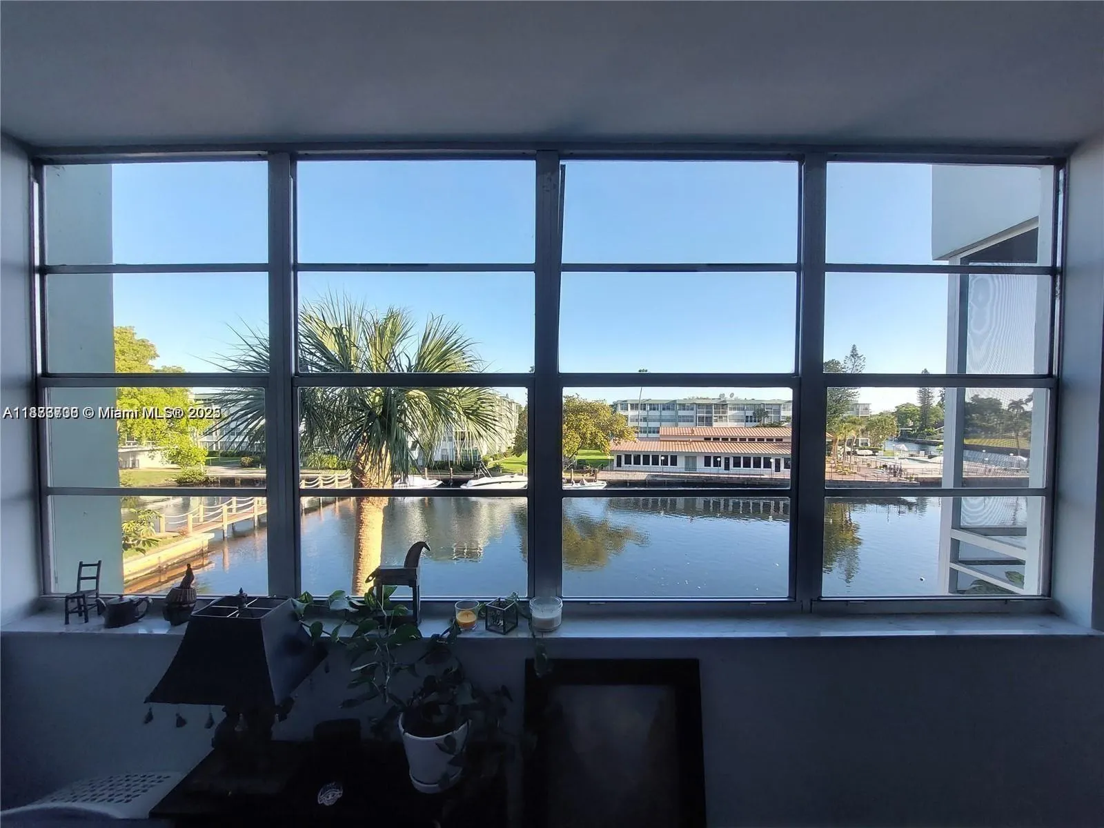 2741 Taft St, #305