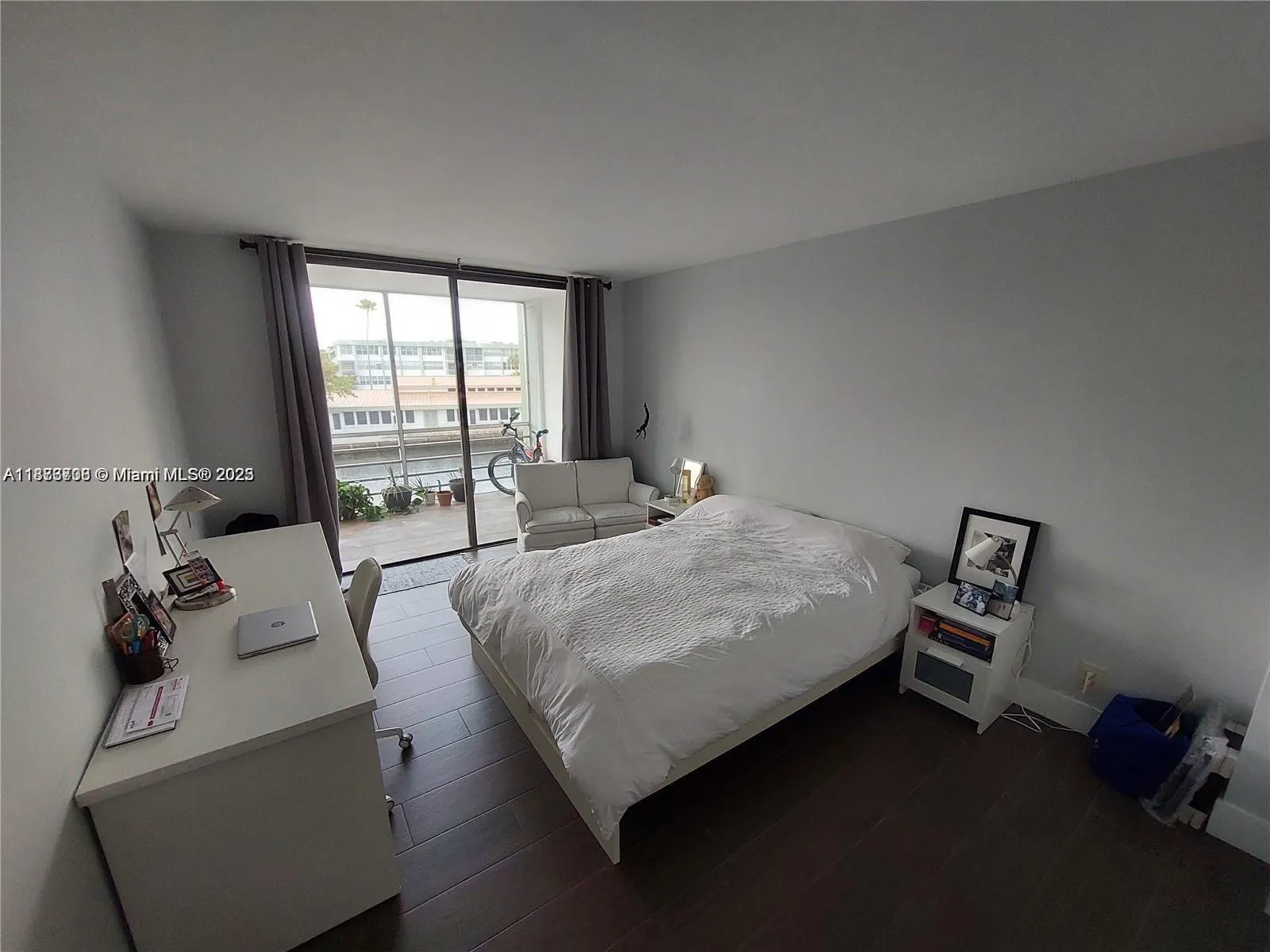 2741 Taft St, #305