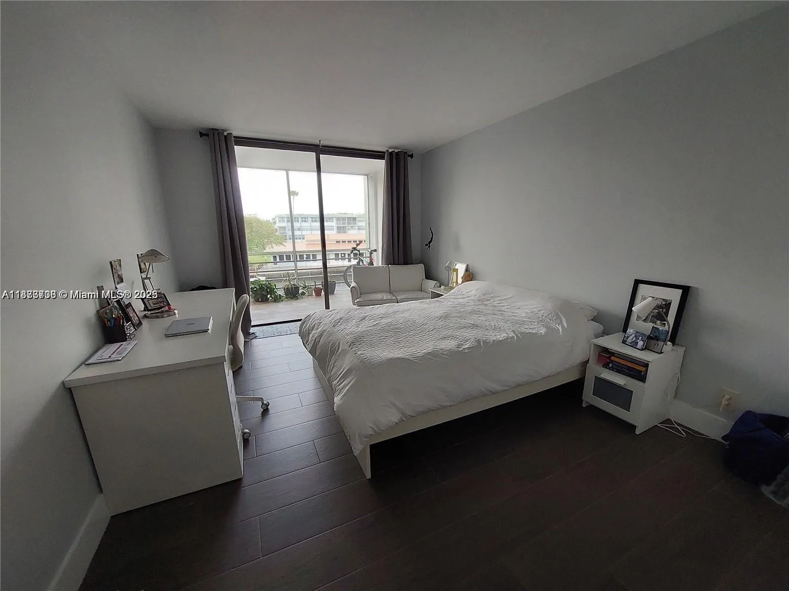 2741 Taft St, #305