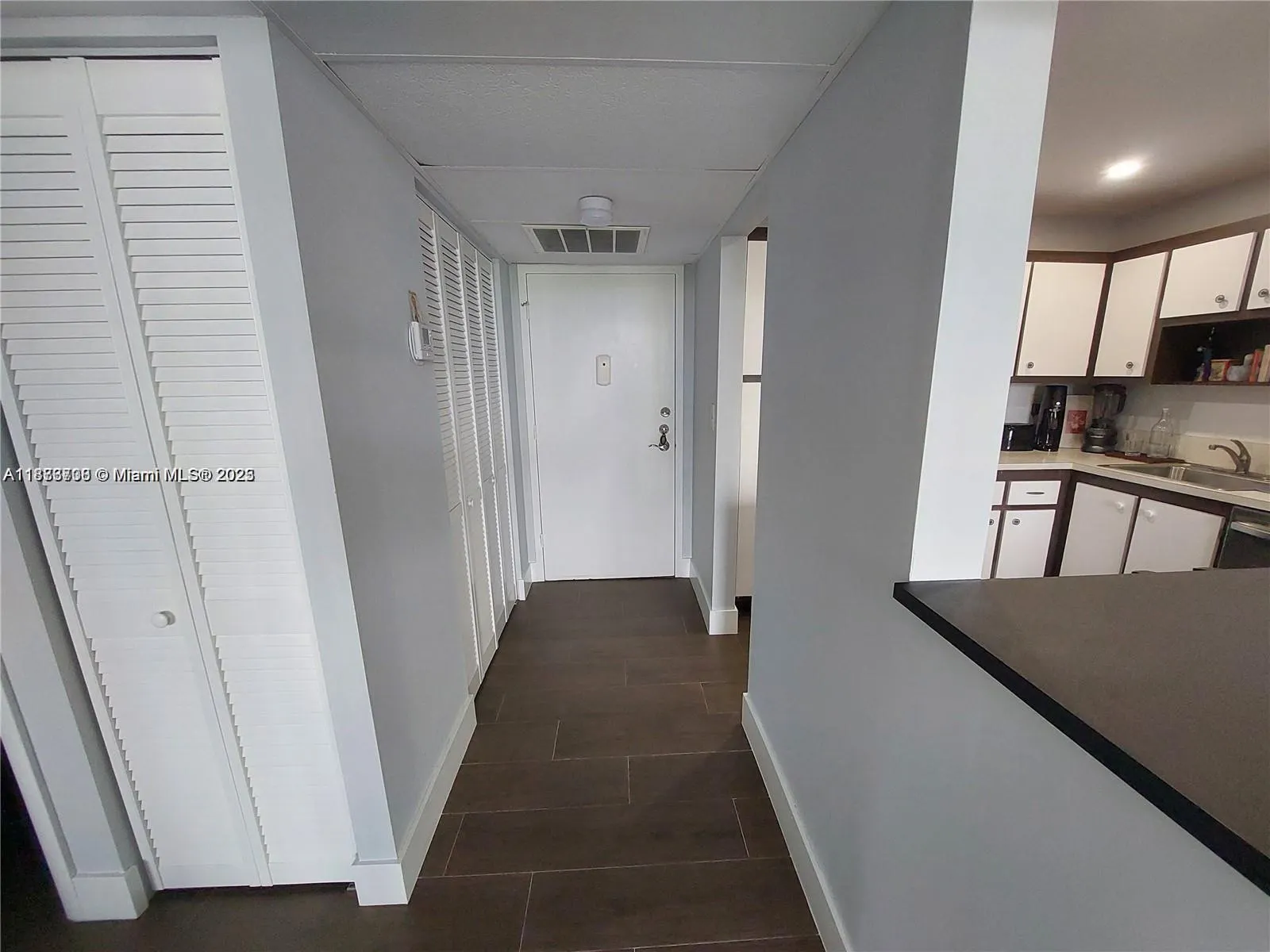 2741 Taft St, #305