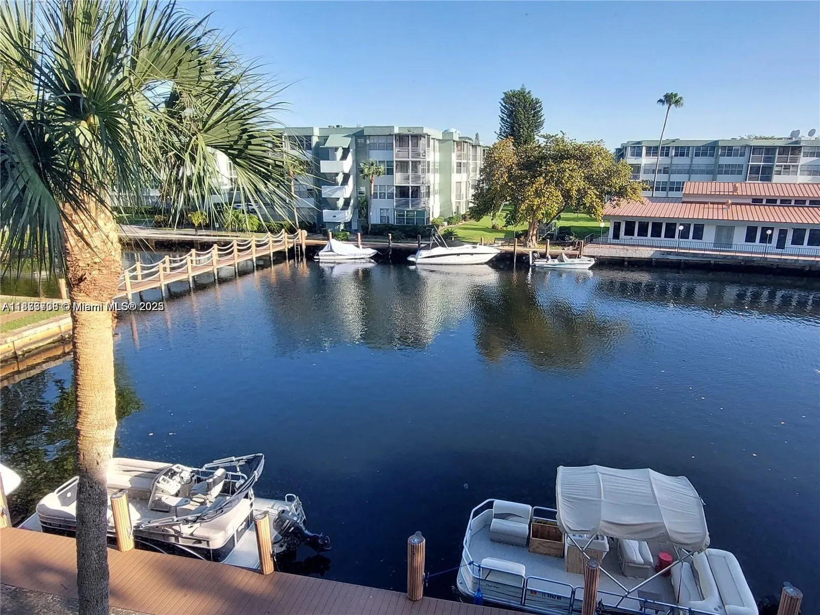 2741 Taft St, #305